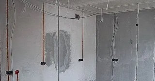 Прокладка кабеля в штробе в Горно-Алтайске – расценки от 205 руб - ЭлектроГрн